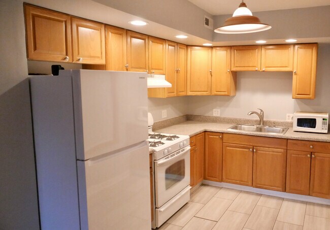 Foto del edificio - 1237 W 32nd Pl