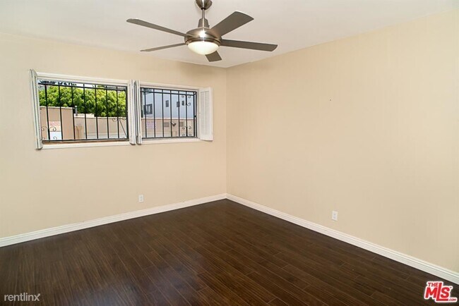 Building Photo - 416 N Oakhurst Dr