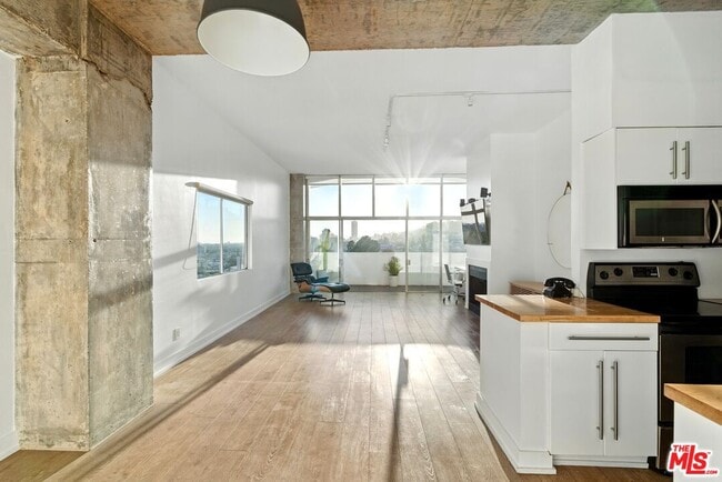 Foto del edificio - 1155 N La Cienega Blvd