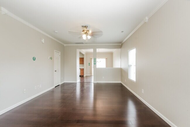 Foto del edificio - 910 Willow Wind Dr