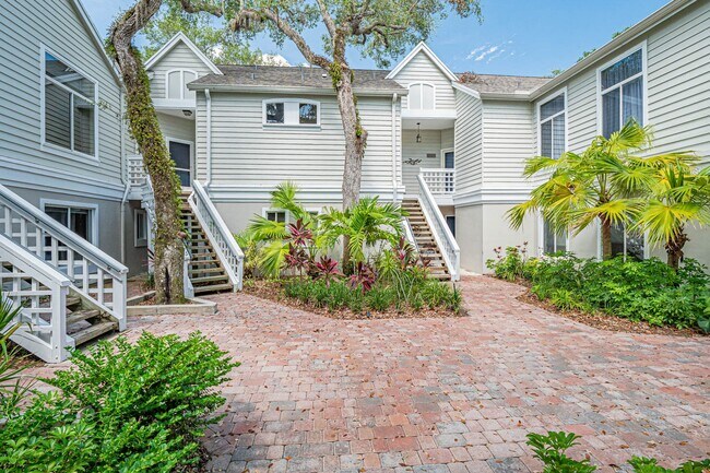 Building Photo - 1335 Winding Oaks 1001