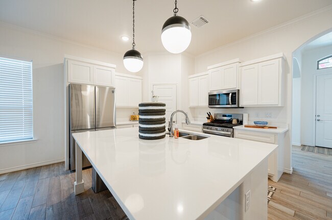 Foto del edificio - 5401 Constitution Ave