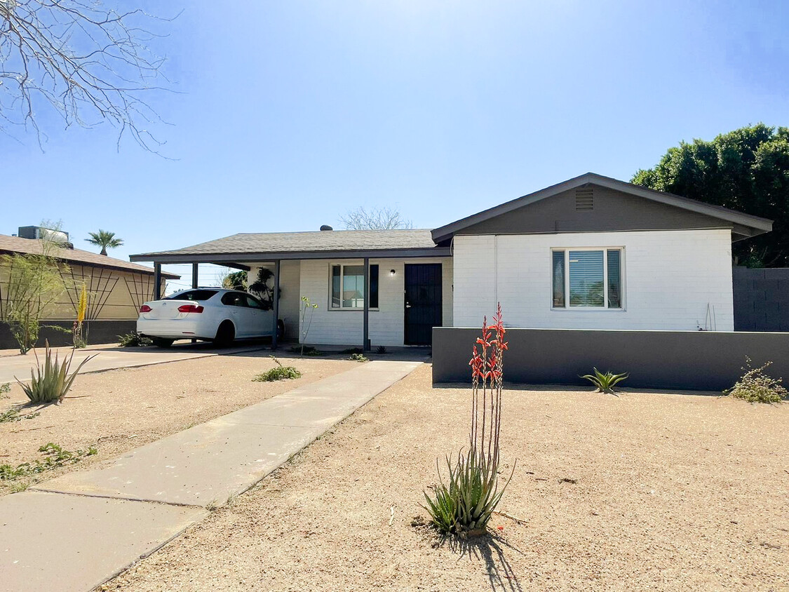 Primary Photo - 1807 E Monterey Way