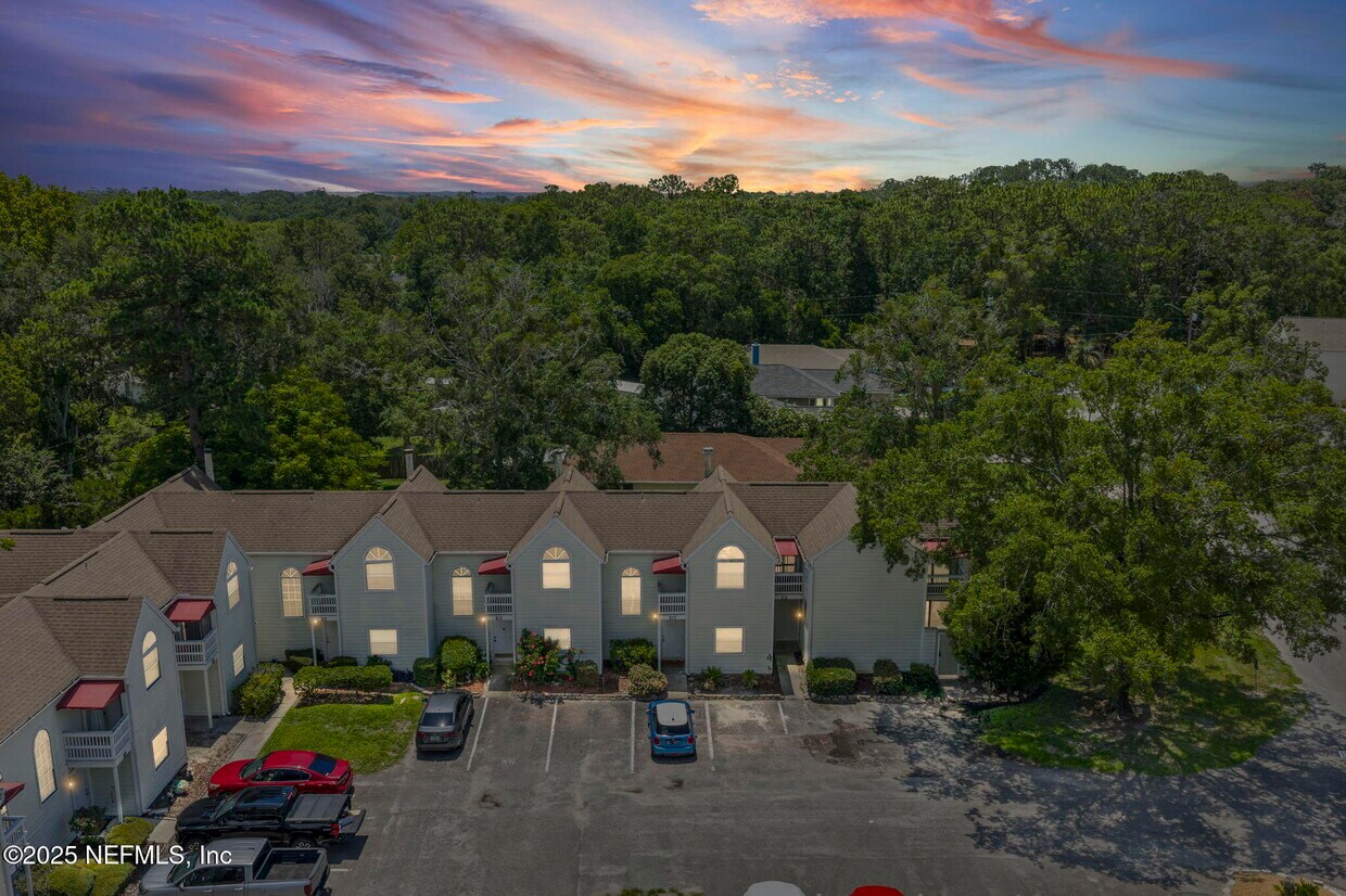 Primary Photo - 2300 Twelve Oaks Dr