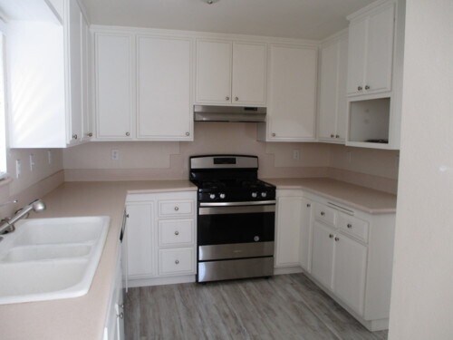 Building Photo - FOUR BEDROOM WITH SUNROOM IN EAST VENTURA