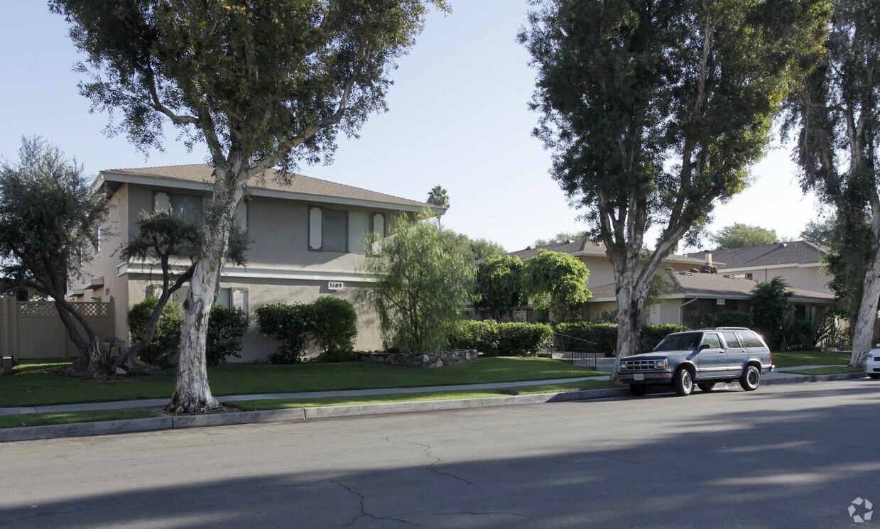 Primary Photo - 3109-3115 Quartz Ln