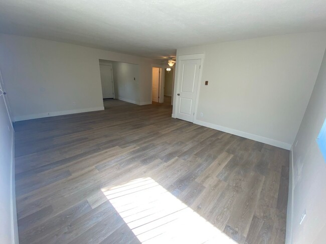 Building Photo - 904 Rd 46