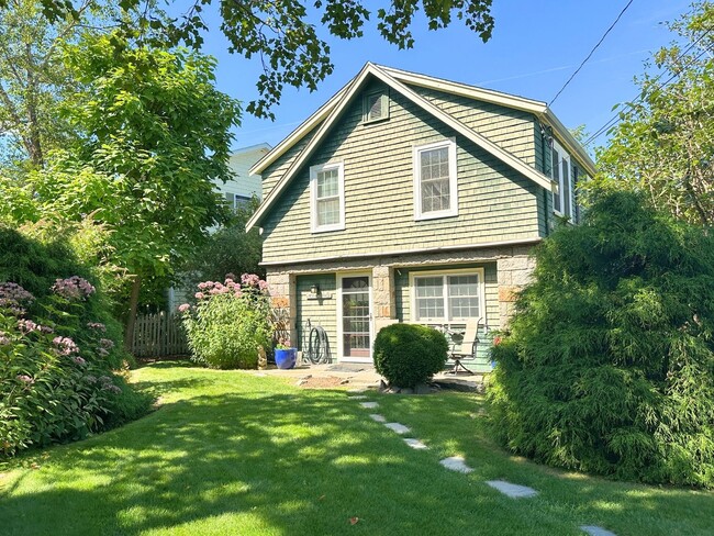 Building Photo - Winter Rental: Available Now-June 30th