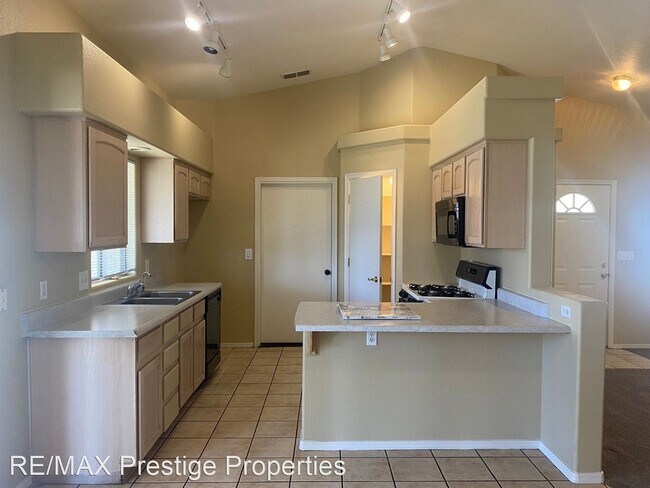 Building Photo - 3 br, 2 bath House - 4876 Van Nuys Rd