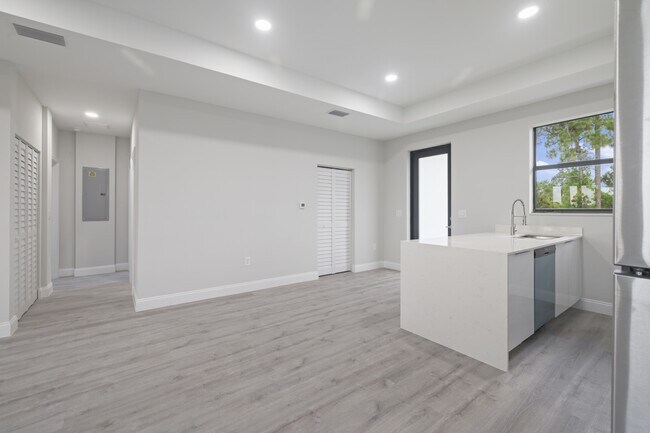 Foto del edificio - 757 Joponica Ave S