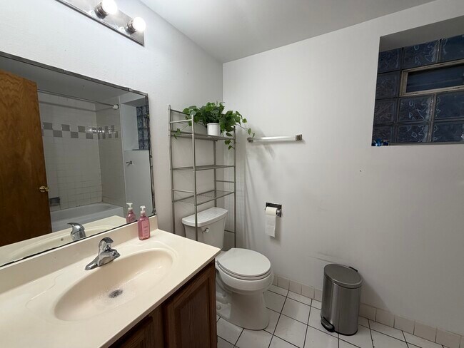 Foto del edificio - 1969 W Evergreen Ave