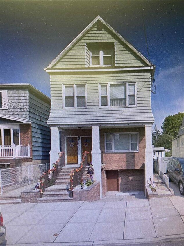 Primary Photo - 85-87 W 4th St