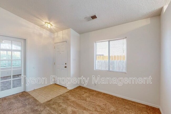 Building Photo - 7124 Labrador Dr NE