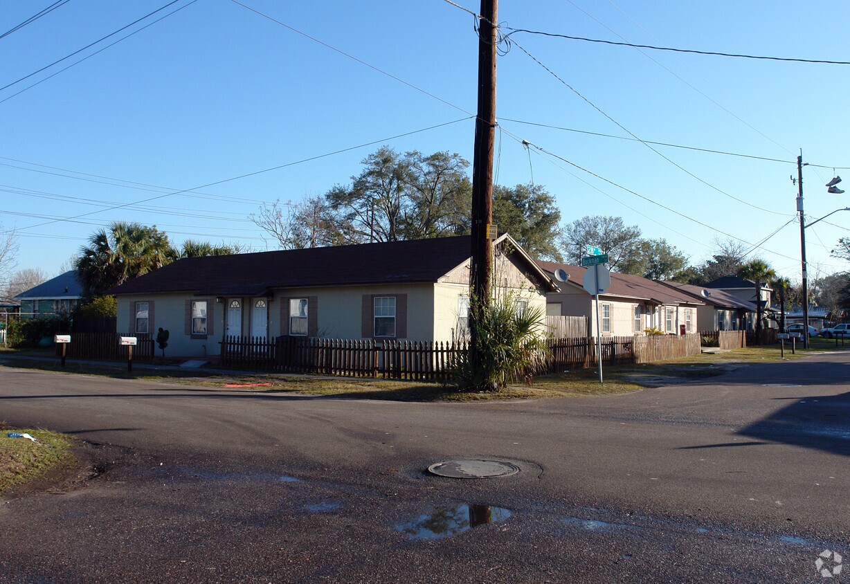 Building Photo - 1725 E 28th St