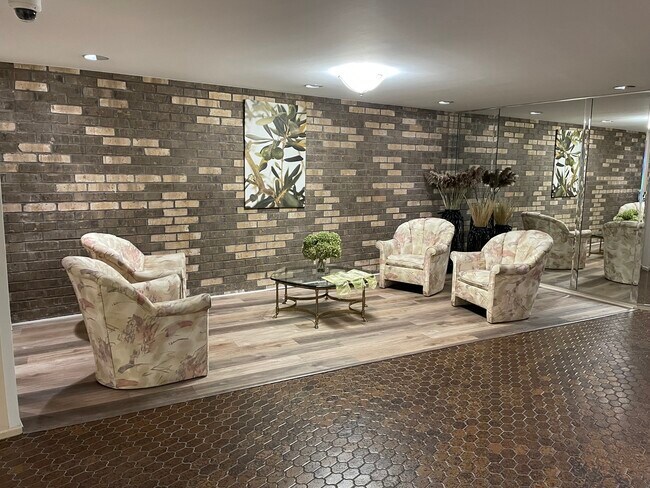 Building Photo - 3300 N Carriageway Dr