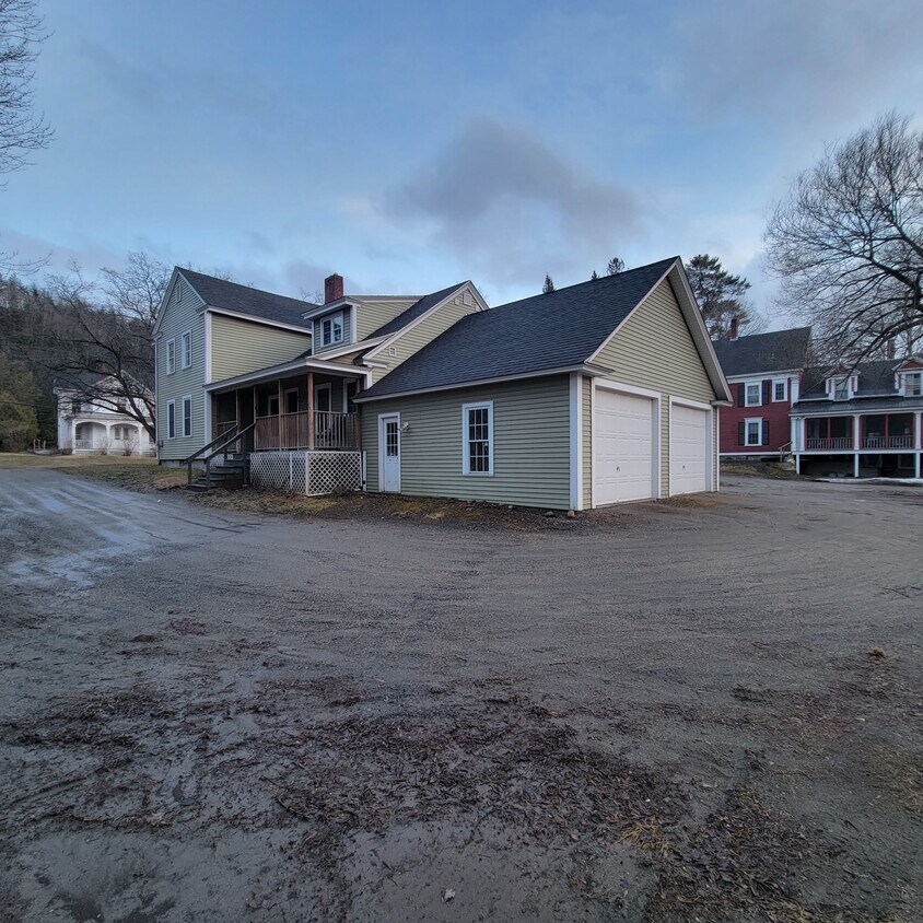 6169 Memorial Dr Unit Apt 2, Lyndonville, VT 05851 Apartments