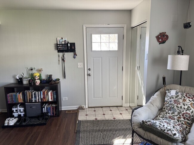 Foto del edificio - 362 Farmington Ln