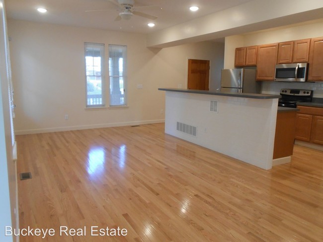Building Photo - 5 br, 5.5 bath House - 2112 Summit St.