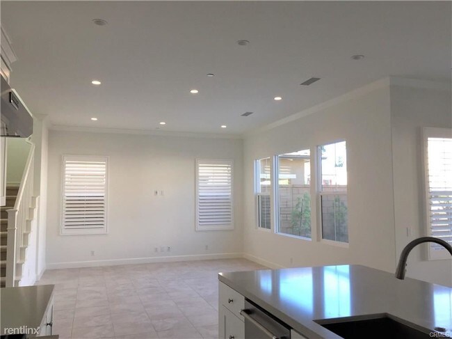 Foto del edificio - 15500 Jeffrey Rd