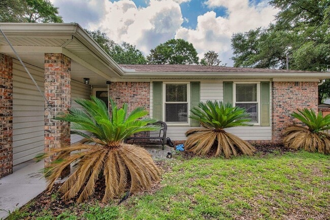 Building Photo - 326 Goldenrod Ct