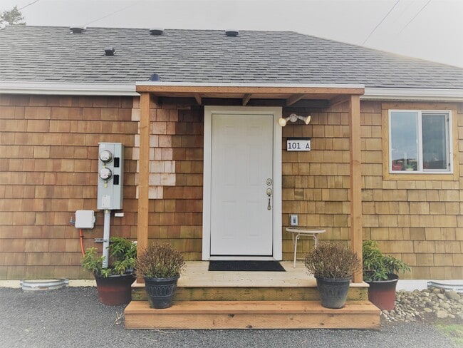 Front porch - 910 Pacific Ave N