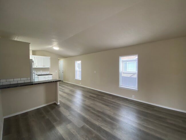 Building Photo - 2099 W Plymouth Cir