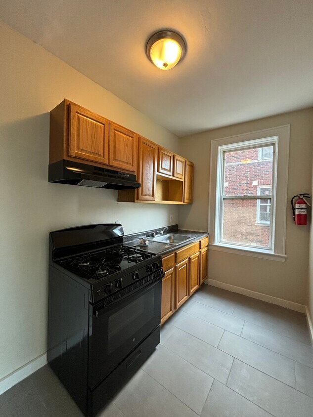 15 Goldsmith Ave 50 - 14 Goldsmith Ave