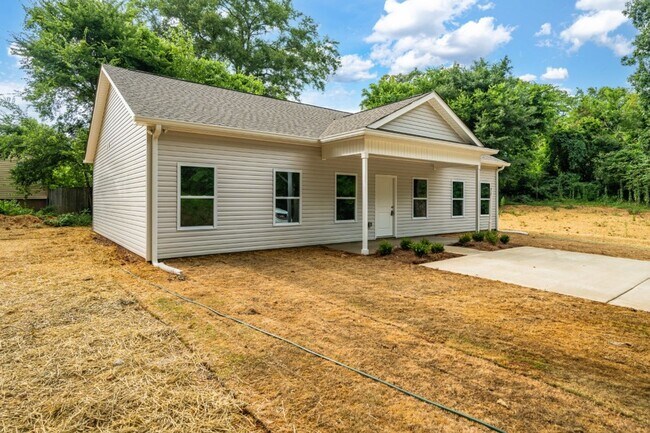 Building Photo - So Much Space in Hueytown – Beautifully Renovated & Move-In Ready!