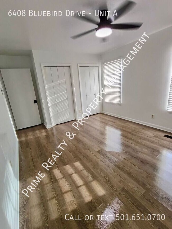 Foto del edificio - 6408 Blue Bird Dr