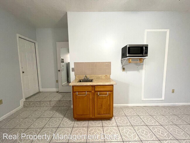 Foto del edificio - Studio, 1 bath House - 320 SW 136th Ave