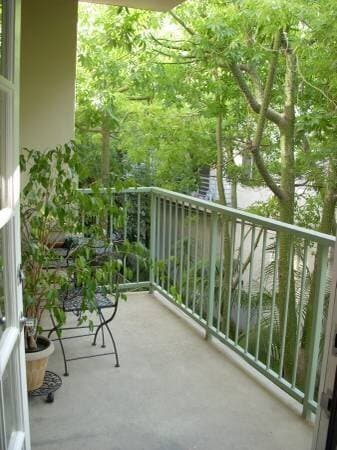 Private balcony - 117 N Gale Dr