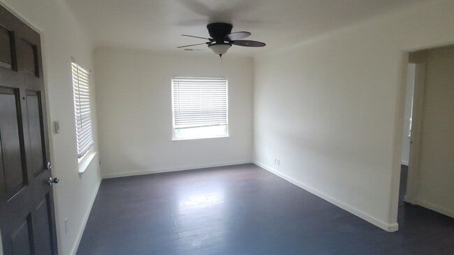 Building Photo - 9820 Greenacres Dr