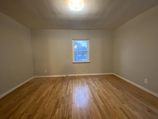 Building Photo - 4166 Ridge Road #03