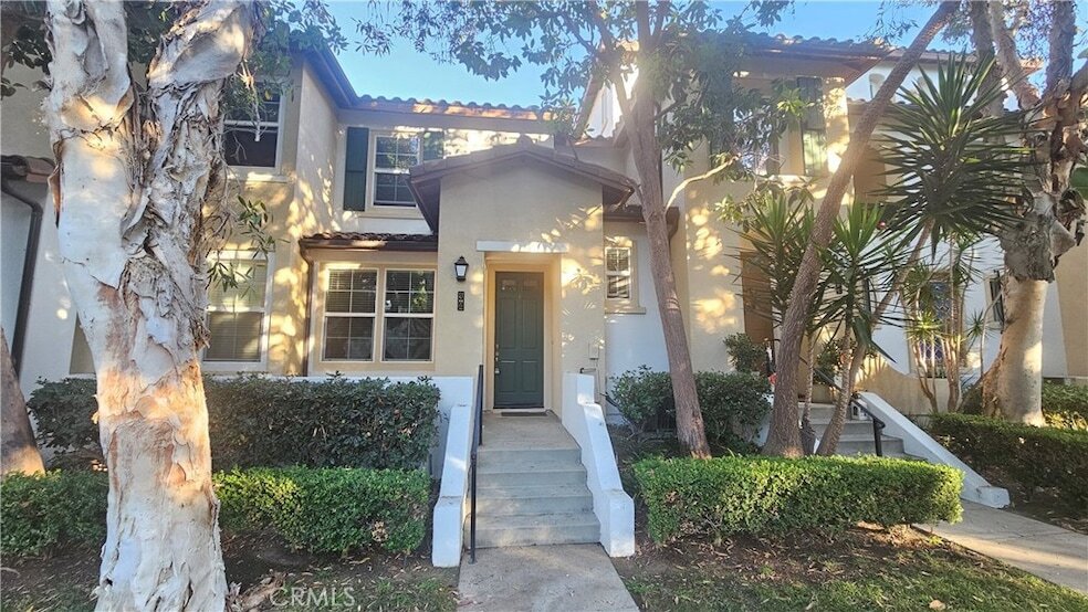 Primary Photo - 32 Vermillion