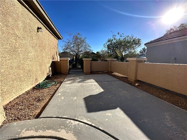 Foto del edificio - 2978 Tara Murphy Dr