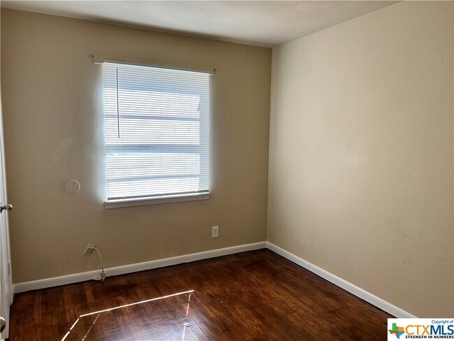 Building Photo - 1317 Zephyr Rd