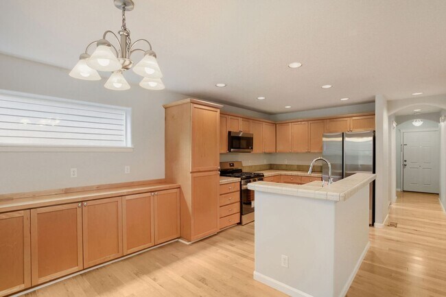 Building Photo - 4BR/2.5BA Home with Main-Level Bedroom/Office — Central A/C & Fenced Yard | Orenco Gardens, Hills...