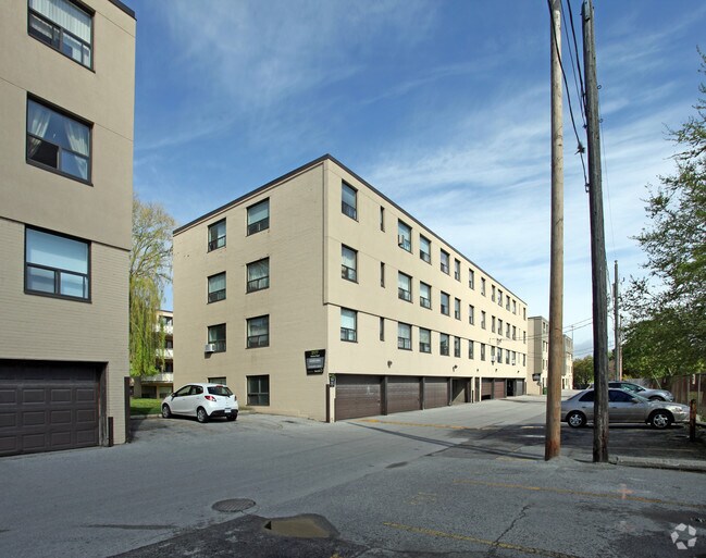 Photo du bâtiment - 166 Wilson Ave