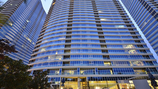Foto del edificio - Panorama Towers T2, 104- Pool Views from t...