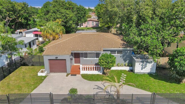 Foto del edificio - 65 NW 116th St