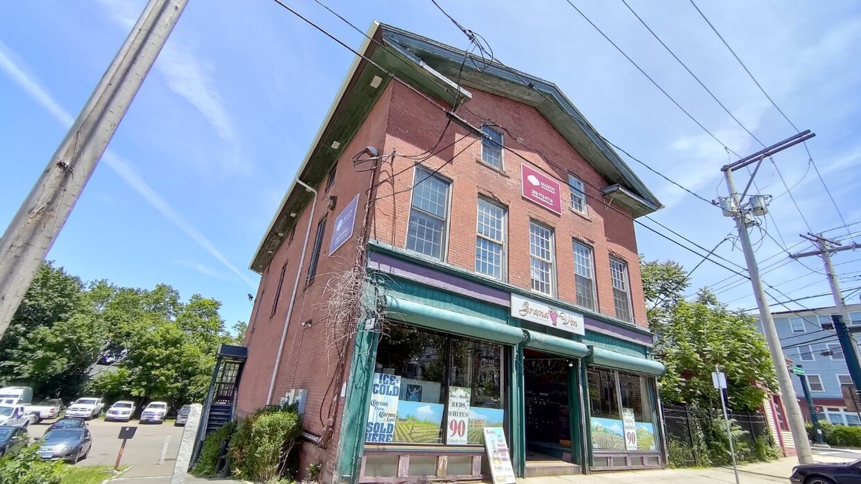 Primary Photo - 28 E Grand Ave