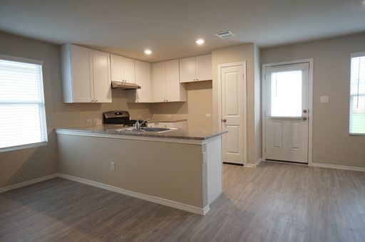 Foto del edificio - Newer Construction Home in West San Antonio