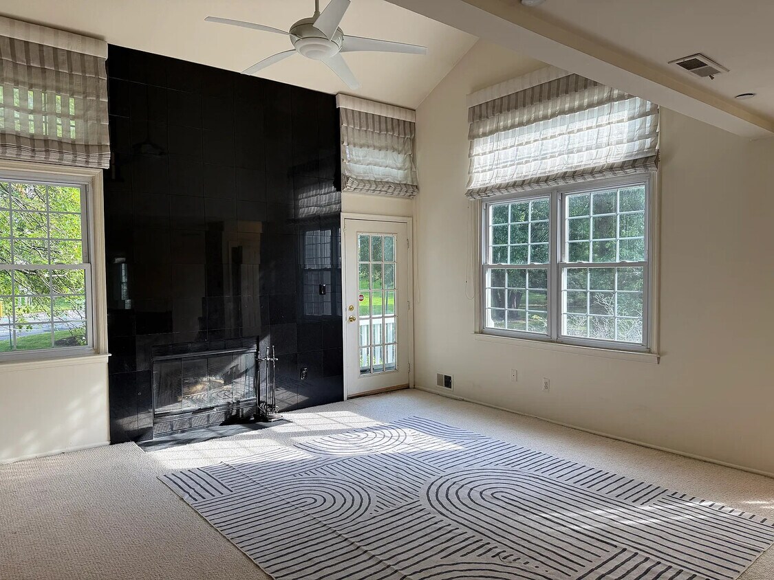 Foto principal - 89 Fox Run Dr