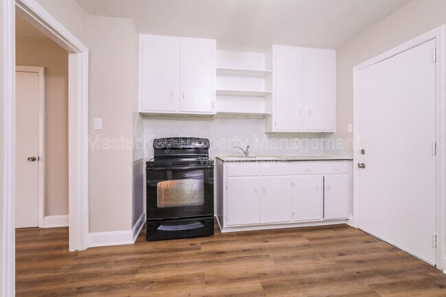 Photo - 208 E Geer St Townhome