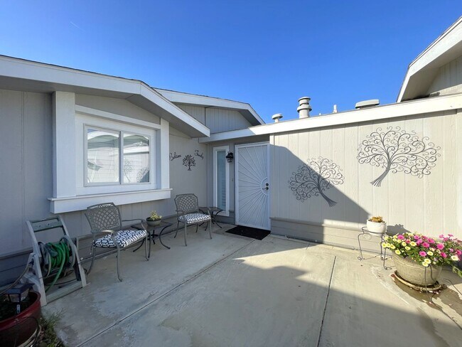 Foto del edificio - AVAILABLE NOW! CHARMING 2 Bed 2 Bath Home ...