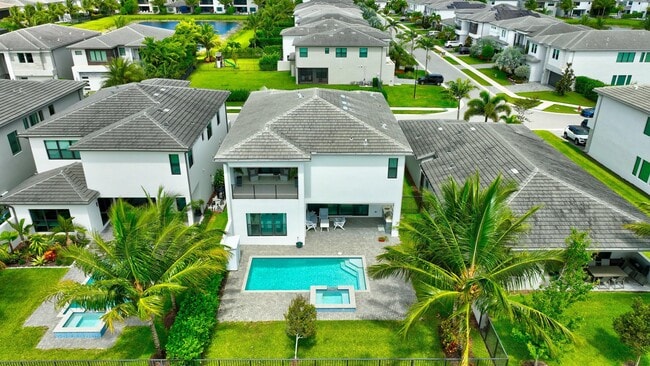 Foto del edificio - 17222 Blue Bayou Dr