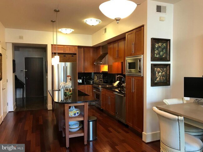 Foto del edificio - 4301 Military Rd NW