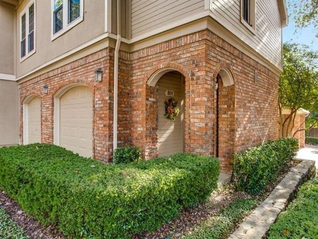 Building Photo - 14400 Montfort Dr