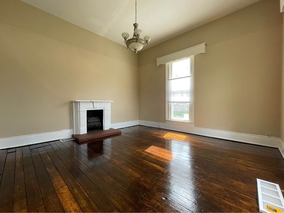 Primary Photo - 1322 College St