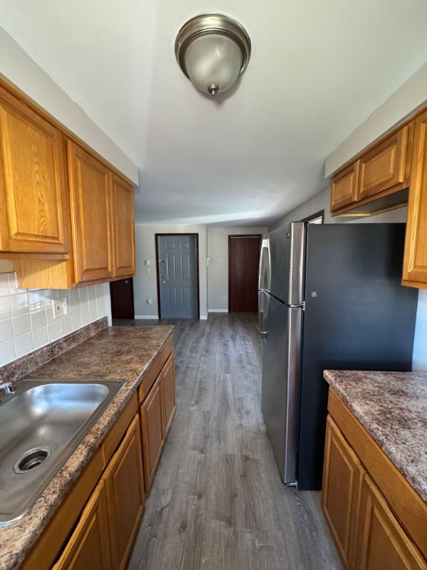 Building Photo - 344 S 6th St